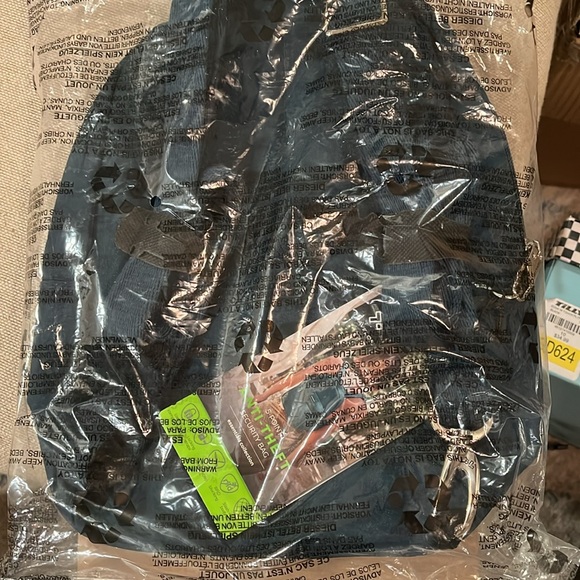 Travelon Peacock Blue Anti-Theft Essentials Backpack/NWT - Picture 12 of 12